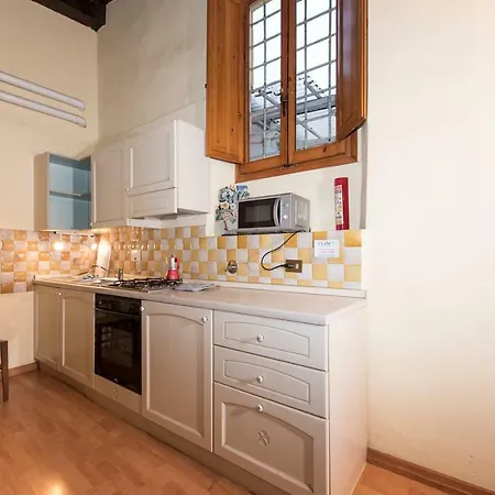 Sdrucciolo Dei Pitti Second Floor Apartment